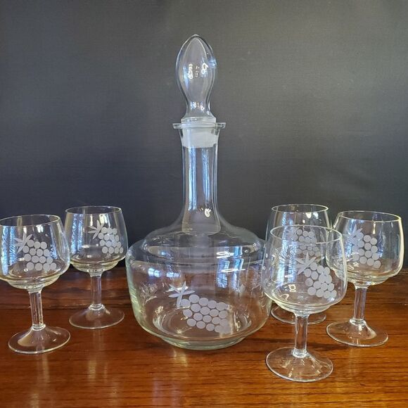 Mid Century Glass Decanter and 5 Cordial Glass Set Etched Grape Design - Picture 3 of 8